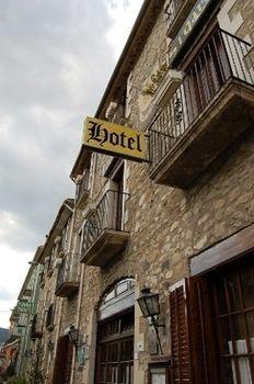 Hotel Fonda Siques Бесалу Экстерьер фото